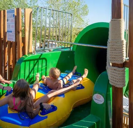 Camping Mobil-home 6 Personnes *